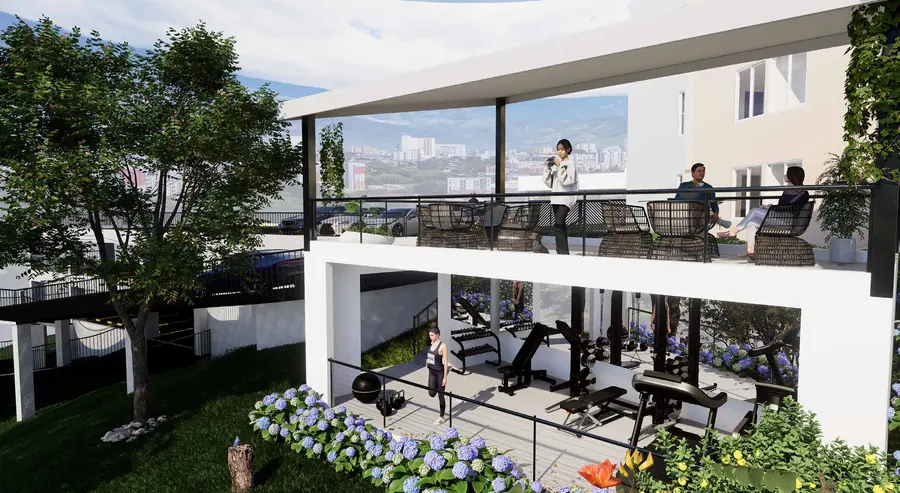 Zona común en dos niveles: terraza social arriba y espacio para gimnasio abierto al paisaje